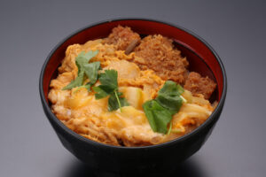 カツ玉子とじ丼