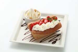 Tea chiffon cake with strawberry